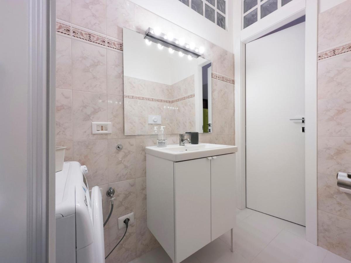 Xenia Apartments - Stylish Colorful Apt- Upbeat & Well-Connected Area Милан Экстерьер фото